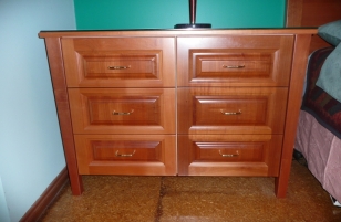 Chest of drawers